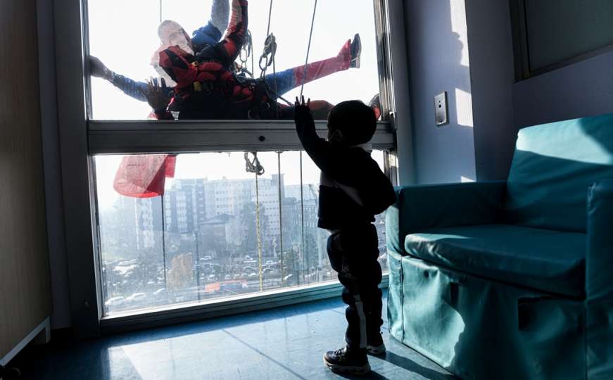 Kakav gest: Obučeni u kostime superheroja posjetili bolesnu djecu